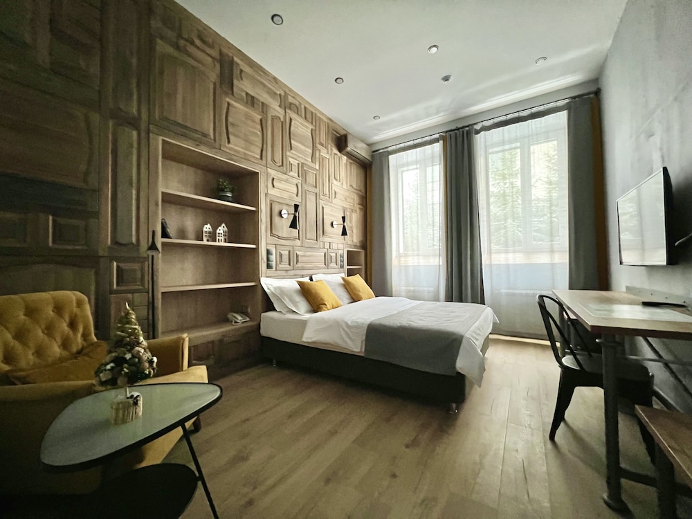 Grand Room, 1 Queen Bed, Non Smoking, Garden View photo 1