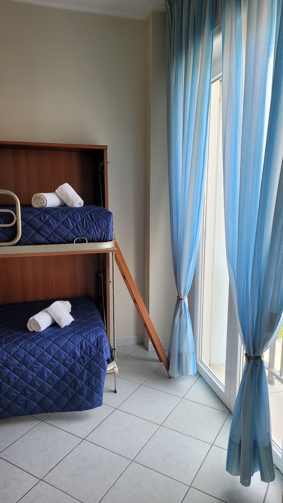 Classic Quadruple Room photo 3