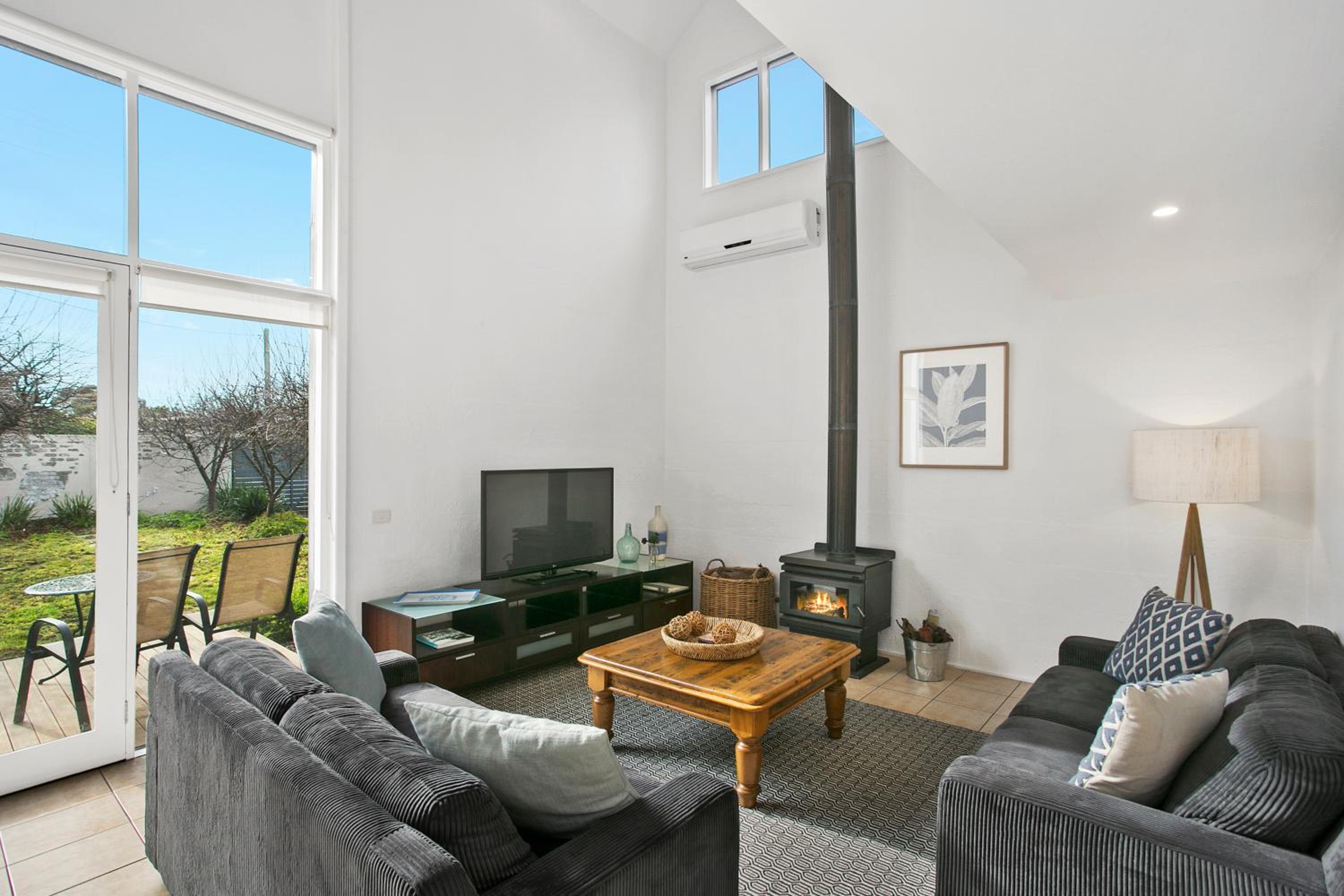 Large Garden Apartment  photo 3