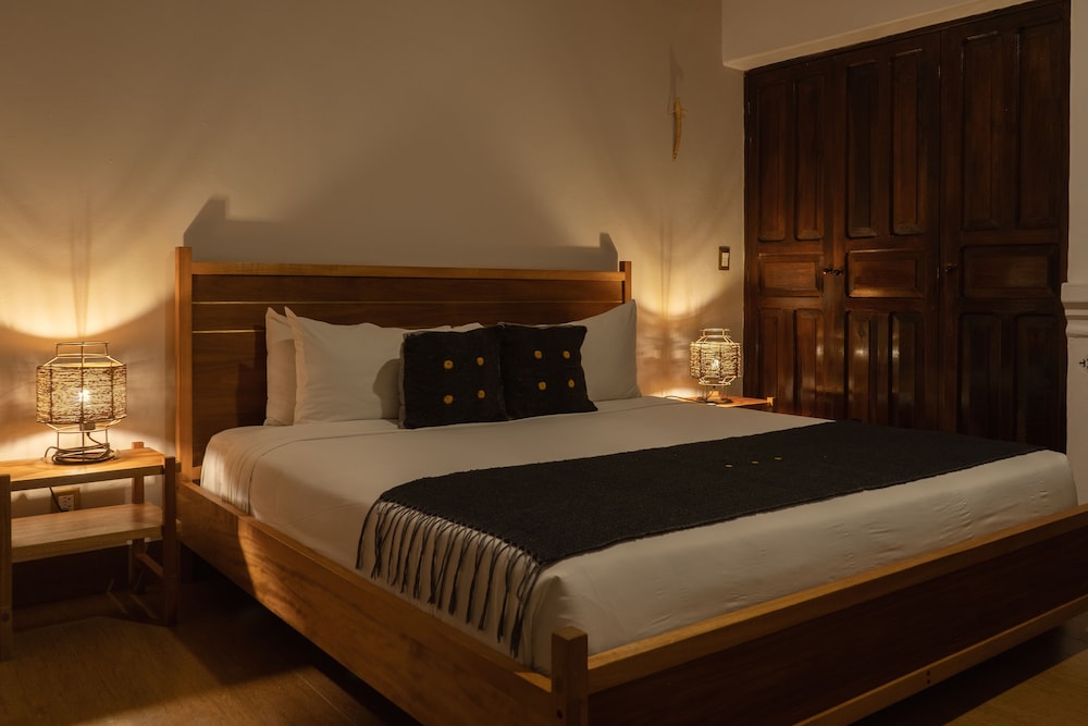 Classic Room, 1 King Bed - Photo 1