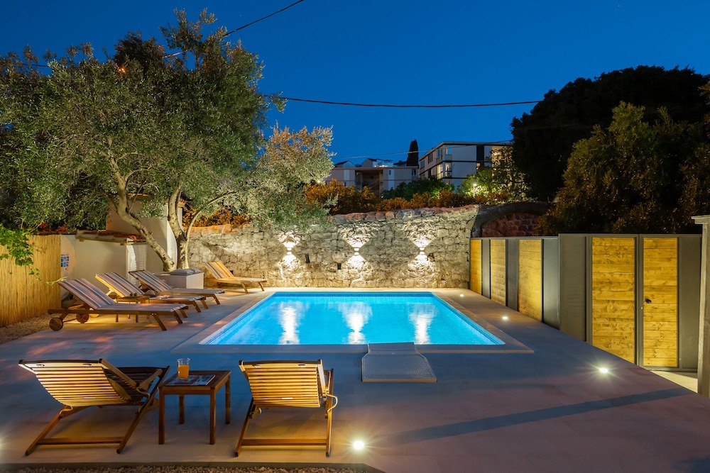 Villa (4 Bedrooms)