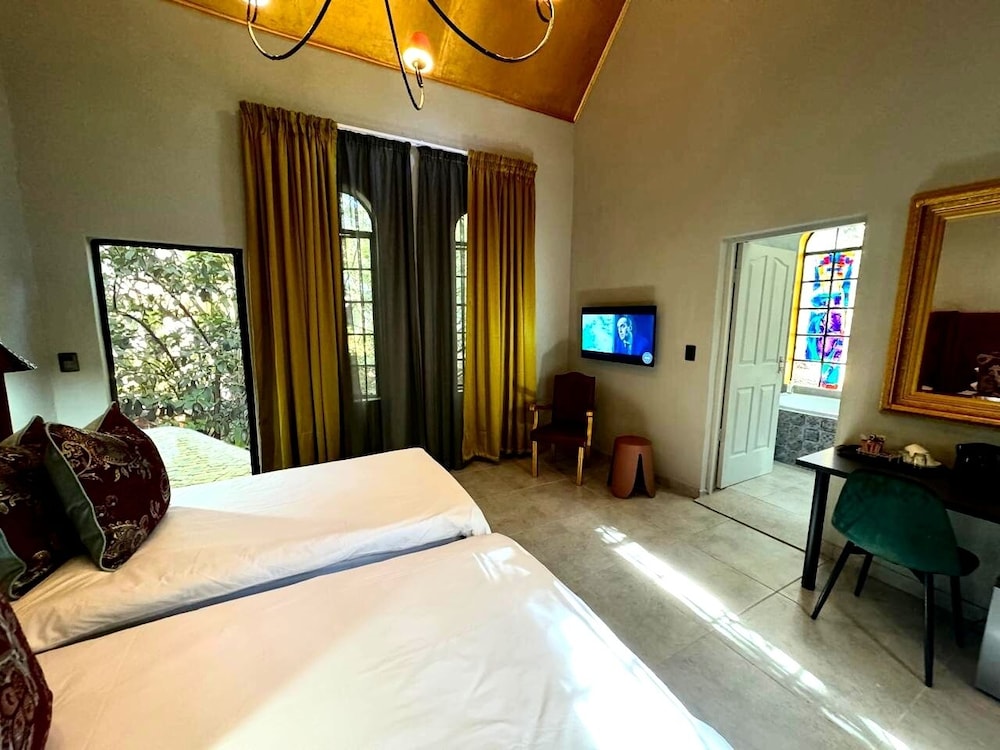 Superior Twin Room, 2 Twin Beds - Photo 10