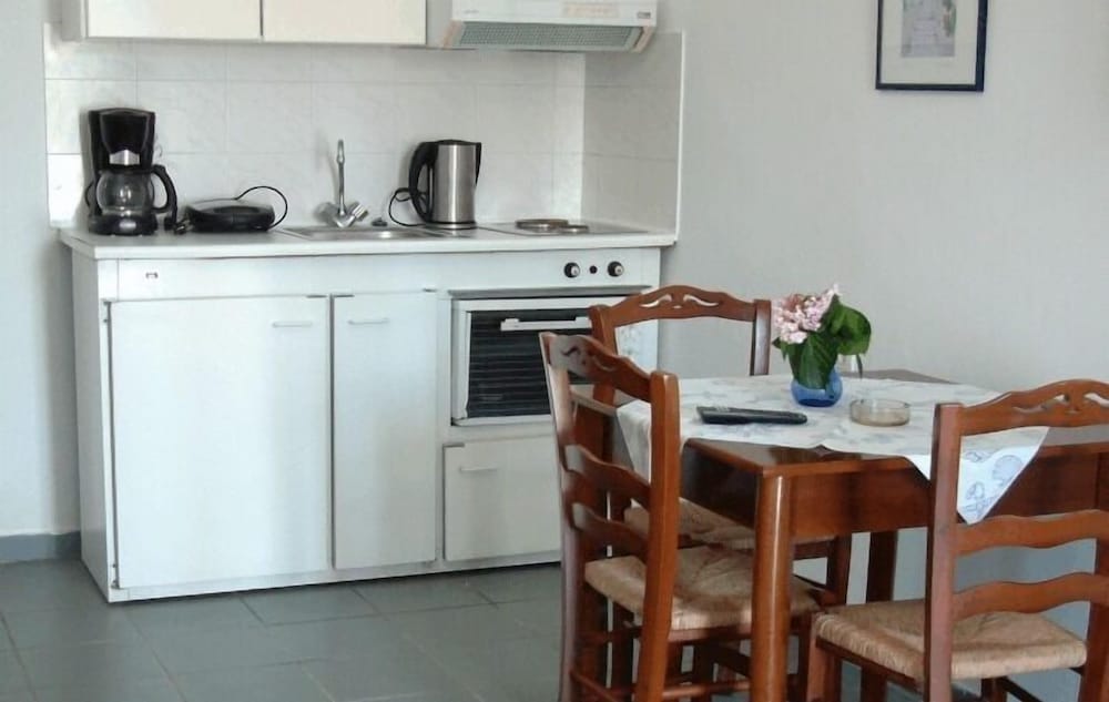 Classic Studio, 1 Bedroom, Microwave, Sea View photo 3
