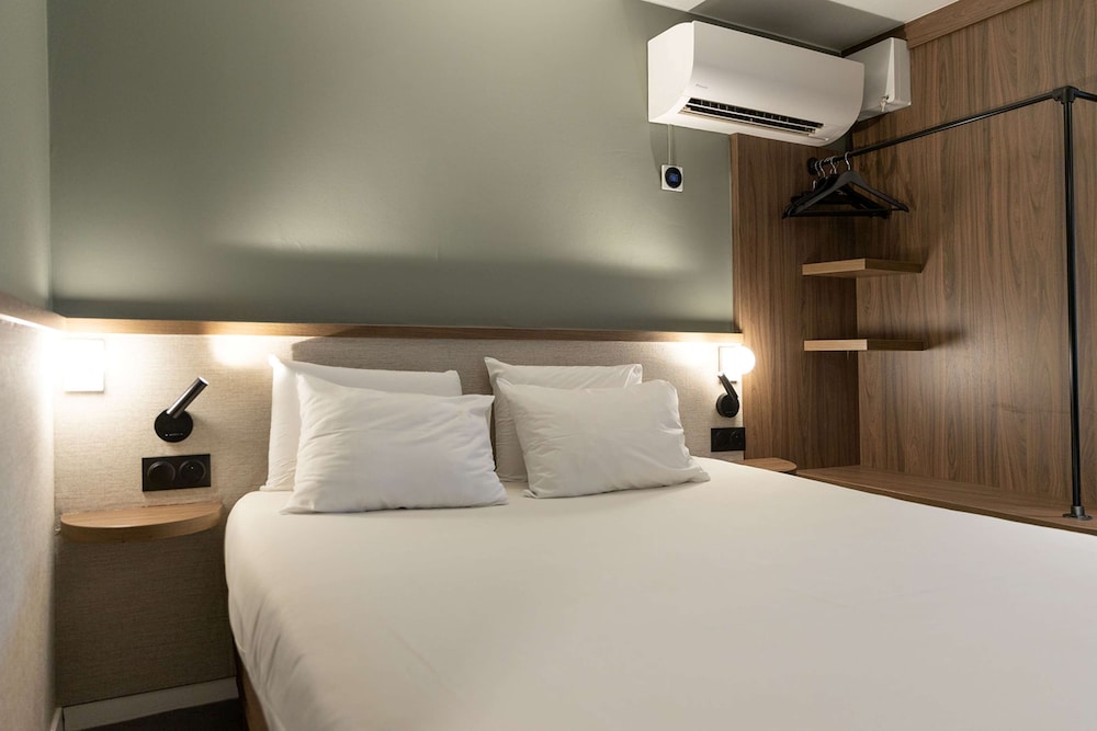 Standard Room, Multiple Beds - Photo 1