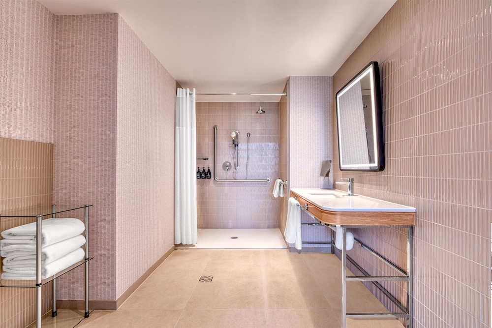 TOOR Hotel Toronto, part of JdV by Hyatt, Photo 7