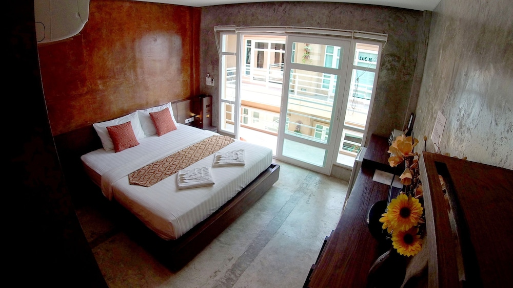 1-2 Person AC Hotel Room