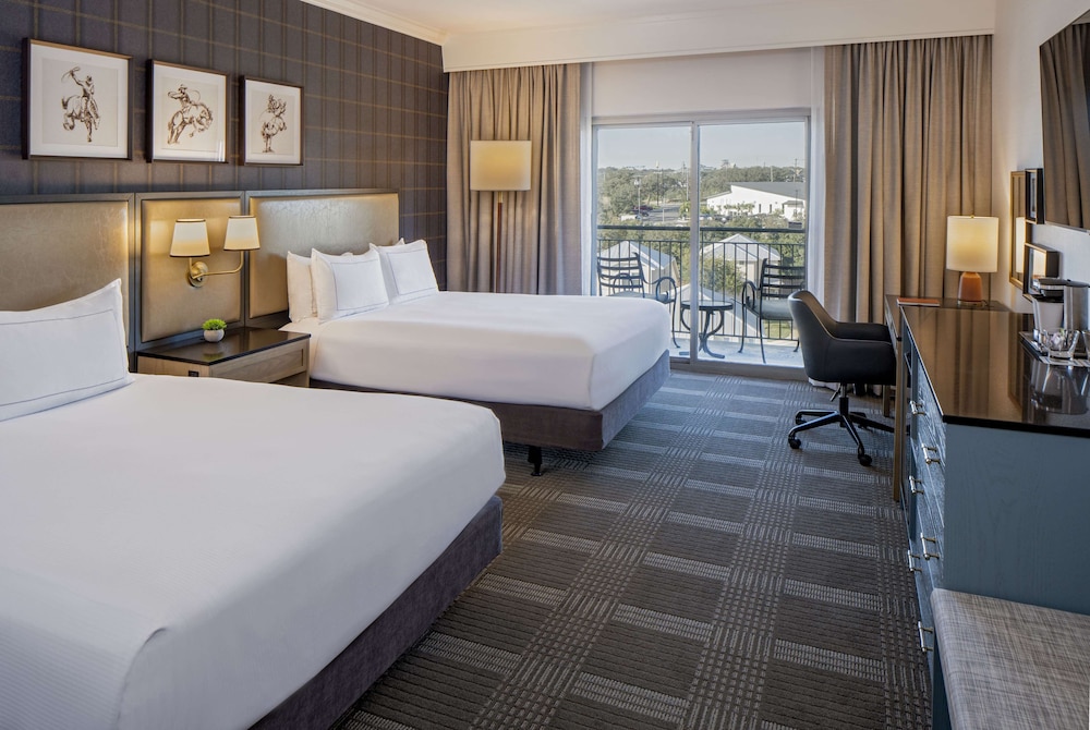 Room, 2 Queen Beds, Balcony, Courtyard View - Photo 1