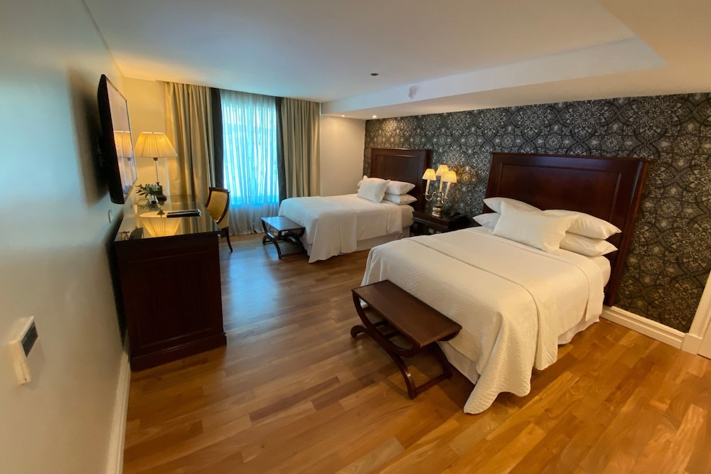 Classic Room, 2 Double Beds, Pool Access