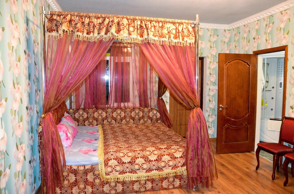 Traditional Apartment, Multiple Beds, Kitchen photo 1