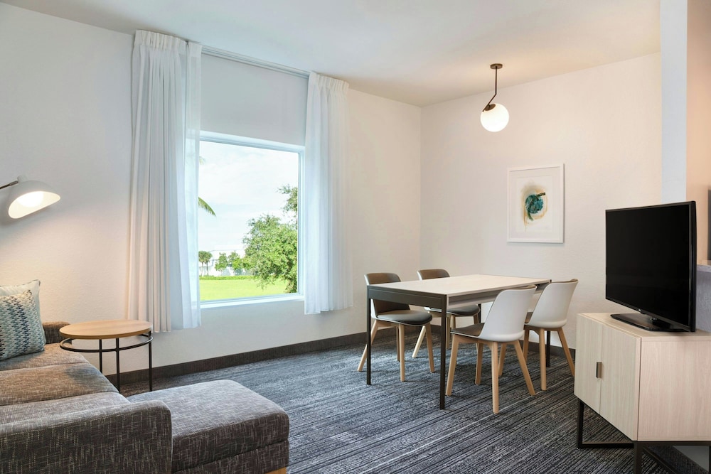 Suite, 1 Bedroom - Photo 4