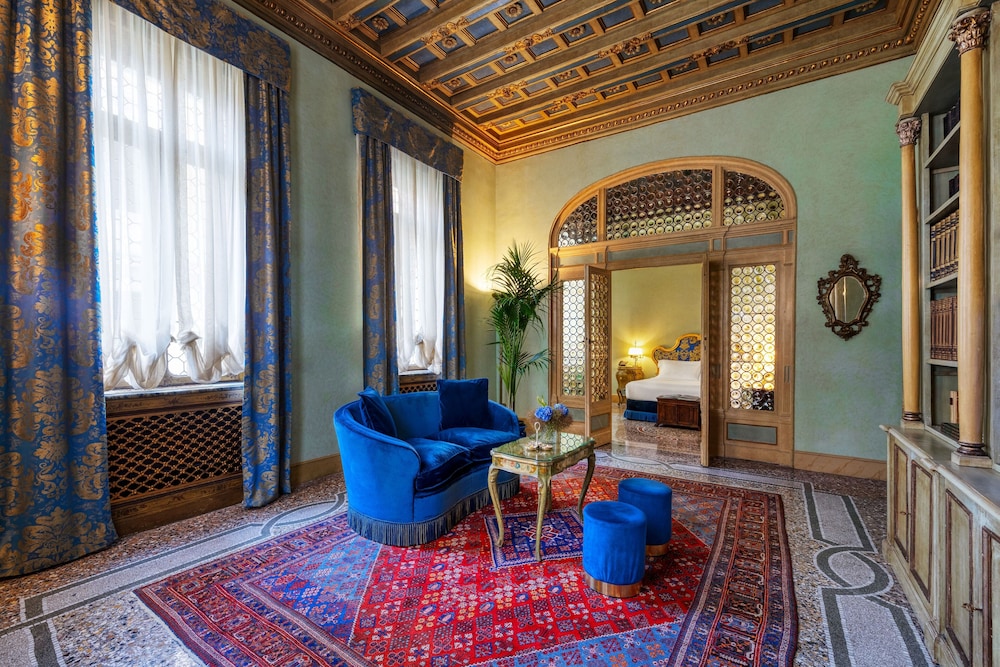 Suite, Balcony, City View