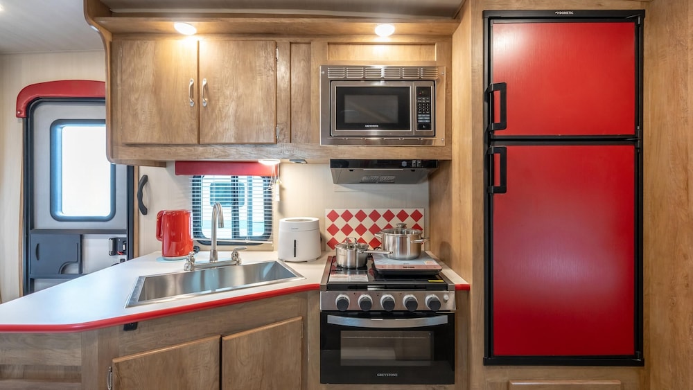 Basic Room, 1 Bedroom (Caravan USA 9) - Photo 3