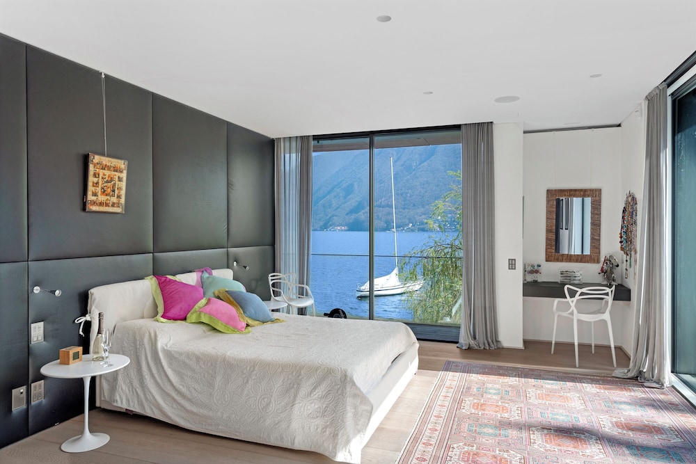 Family Villa, Multiple Bedrooms, 2 Bathrooms, Lakeside (Maison Sur l'Eau)