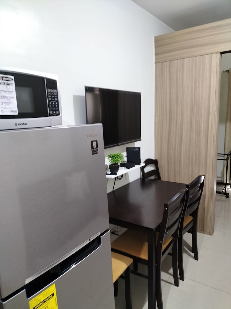 Deluxe Condo, City View photo 2