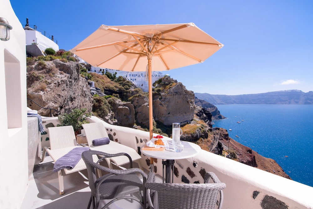 Mentha Cave Suite with Caldera View & Hot Tub - Photo 5