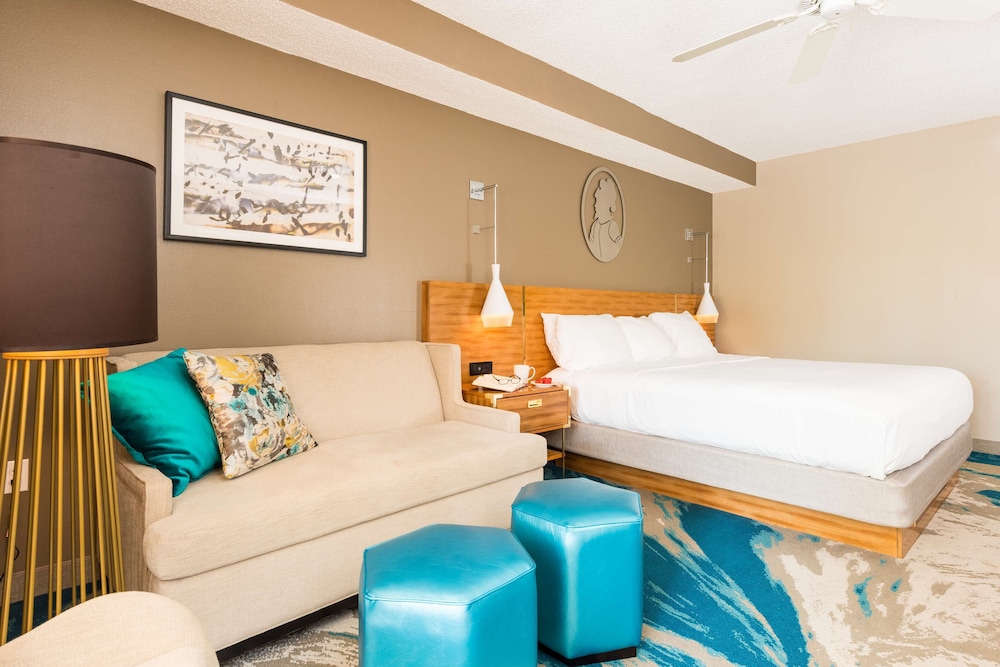 Room, Balcony, Pool View - Photo 8