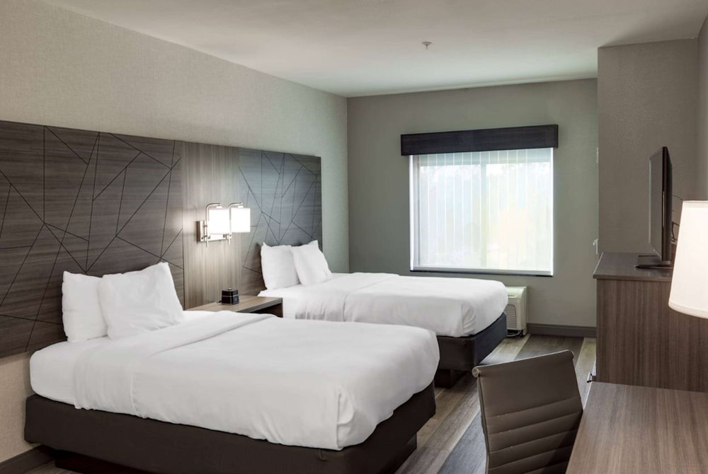 Suite, 2 Queen Beds, Non Smoking - Photo 4