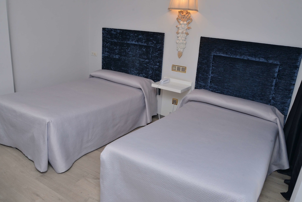 Double Room - Photo 4