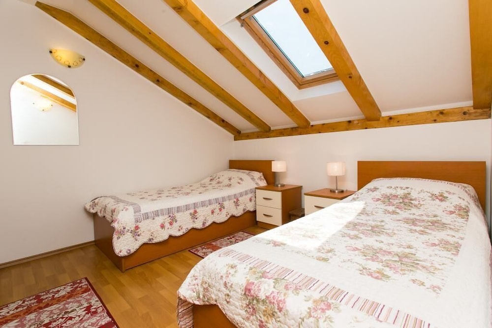 Apartment (One-Bedroom Apartment With Terrace An)