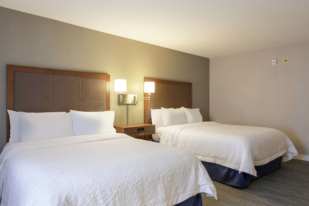 Room, 2 Queen Beds Accessible Bathtub (Hearing) - Photo 2