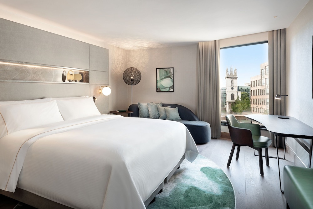 Luxury Room, 1 King Bed thumbnail 5