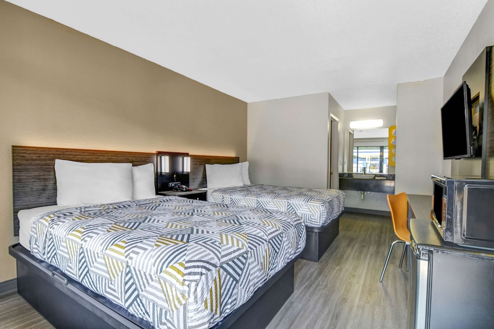 Standard Room, 2 Double Beds, Non Smoking photo 1
