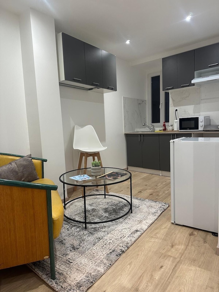 Family Studio Suite, City View