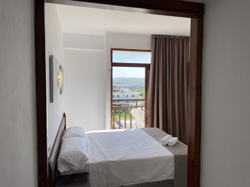 Single Room, Balcony, City View photo 2