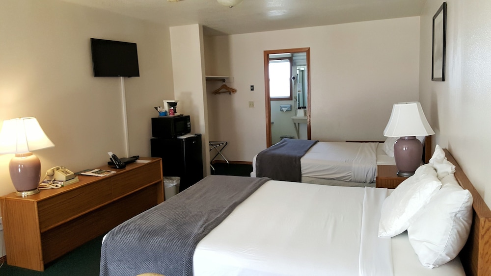 Traditional Room, 2 Queen Beds photo 1