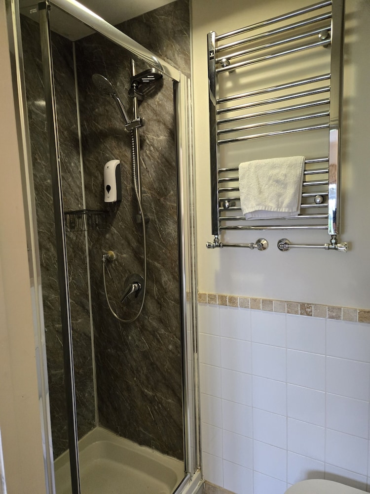 Double Room, Ensuite - Photo 4