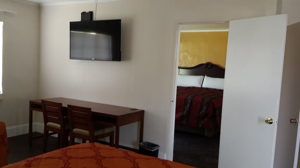 Twin Room, Non Smoking photo 2