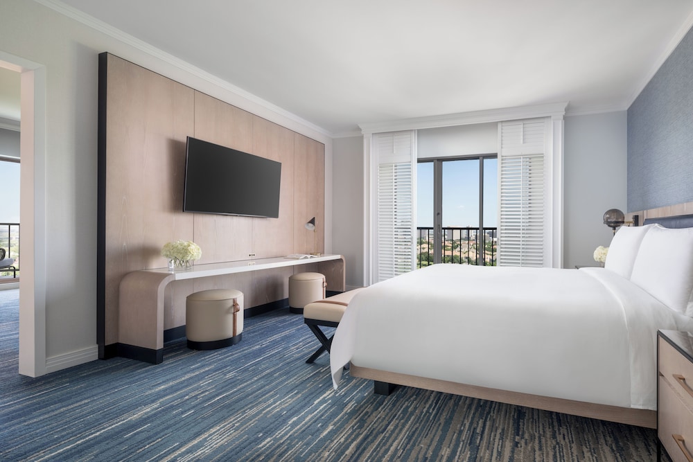 Premier Suite, 1 King Bed, Tower - Photo 1