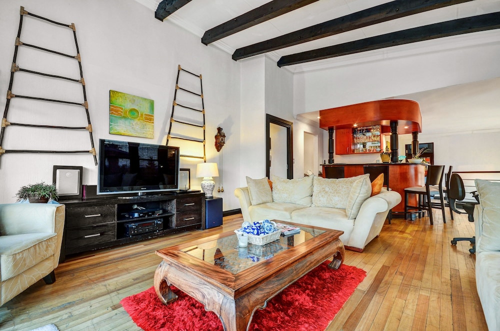 Premier Suite: Eiffel Tower photo 2