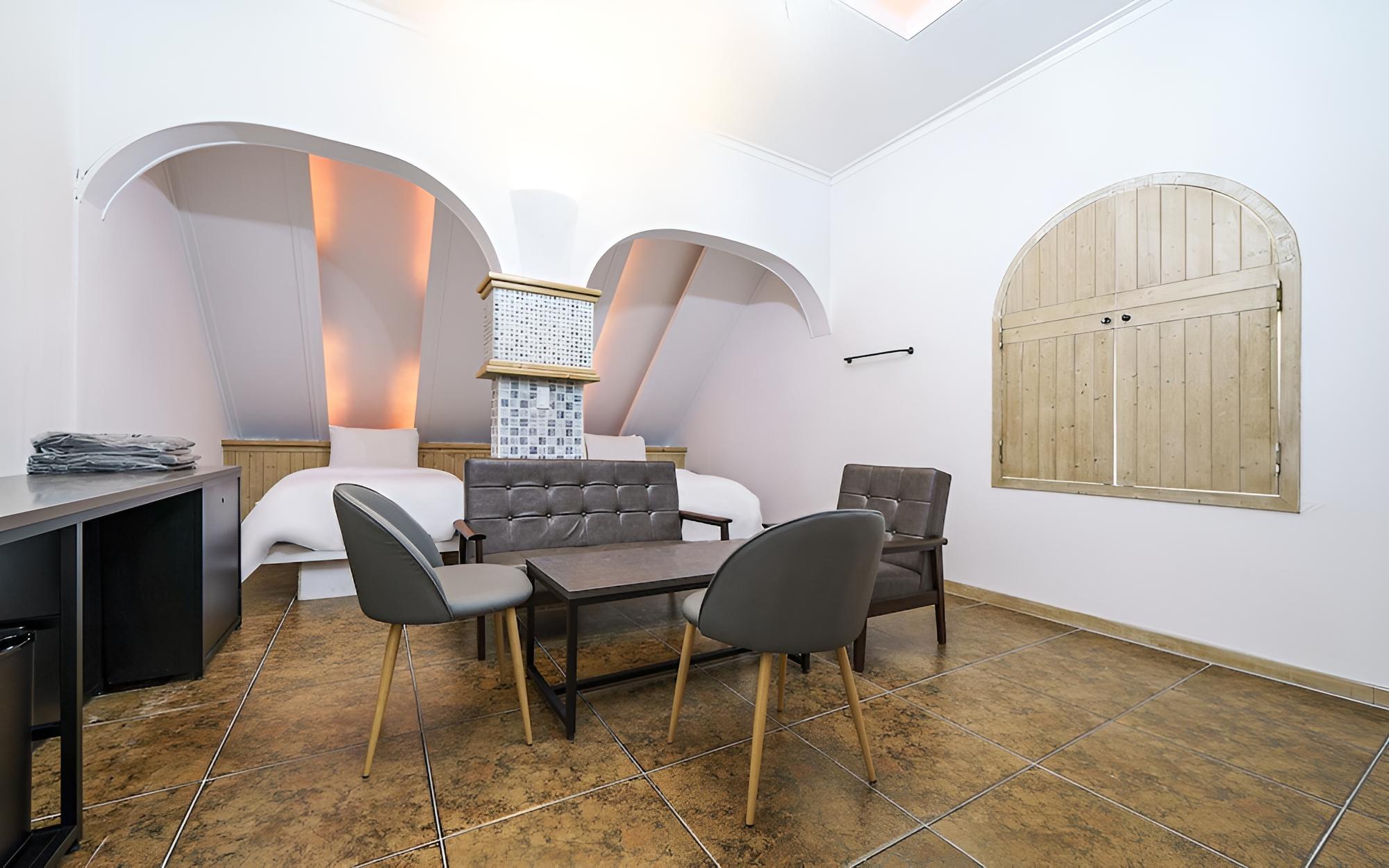 Room (VIP - Mixed sex allowed (4 beds 2 bat)