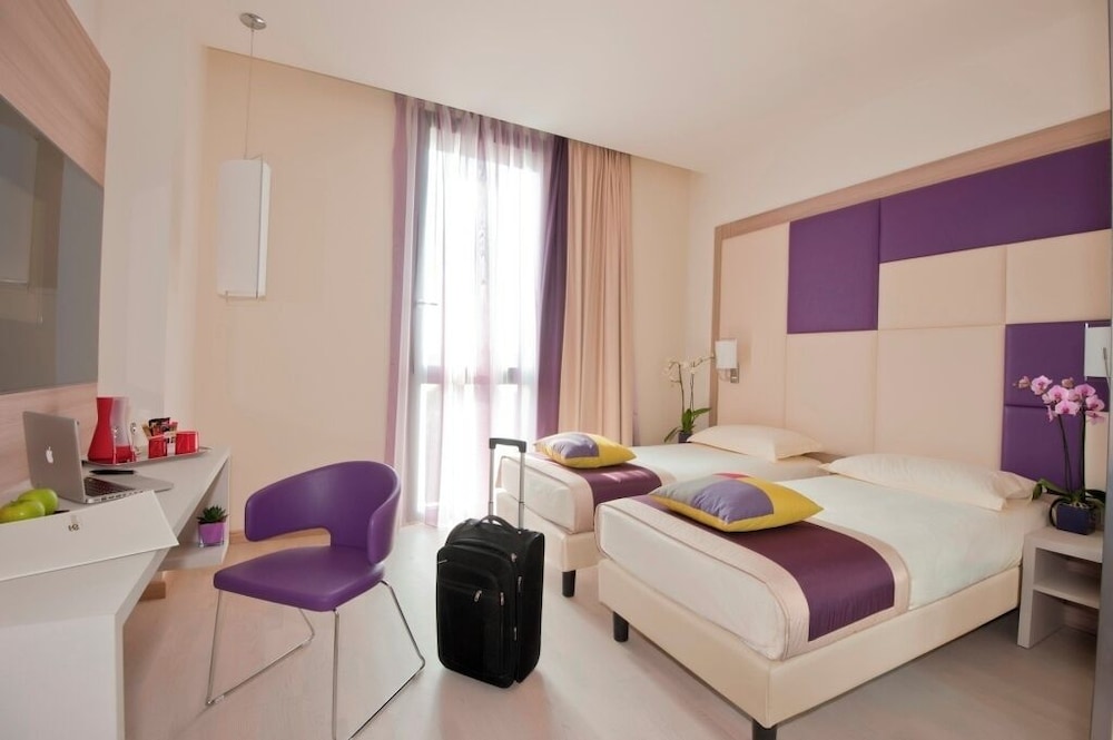 Standard Double Room Single Use, 1 King Bed photo 3