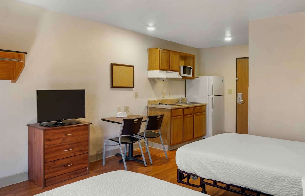 Standard Studio, 2 Double Beds, Non Smoking, Refrigerator & Microwave photo 3