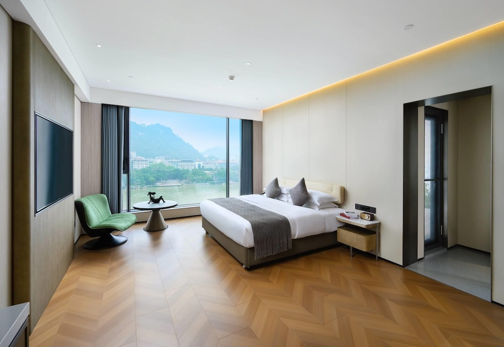 Room, 1 King Bed, Balcony, River View (Sunset)