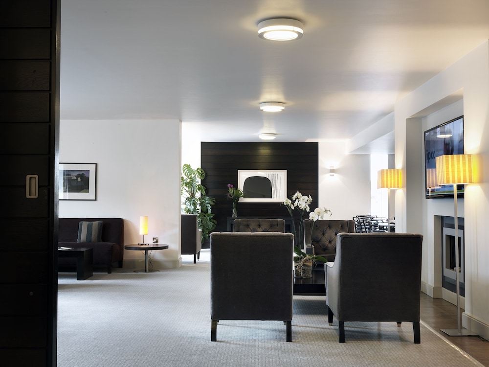 Deluxe Room, Multiple Beds (1 Double Bed 1 Single Bed) thumbnail 5