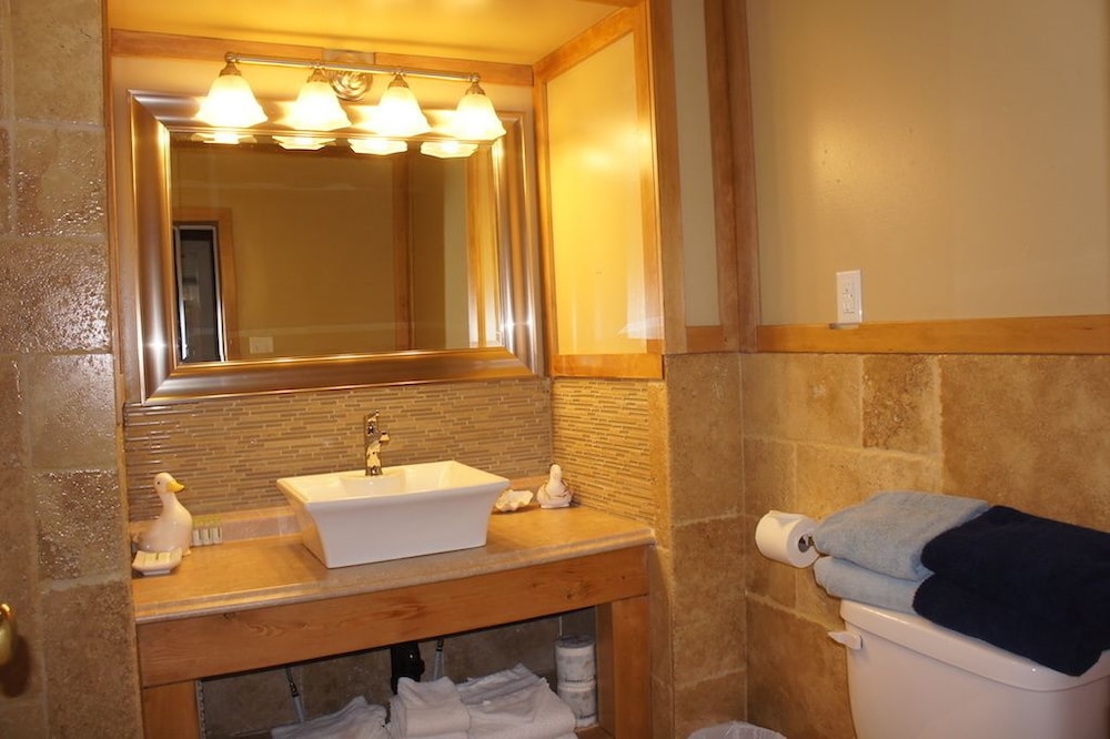 Bachelor Cabin photo 2