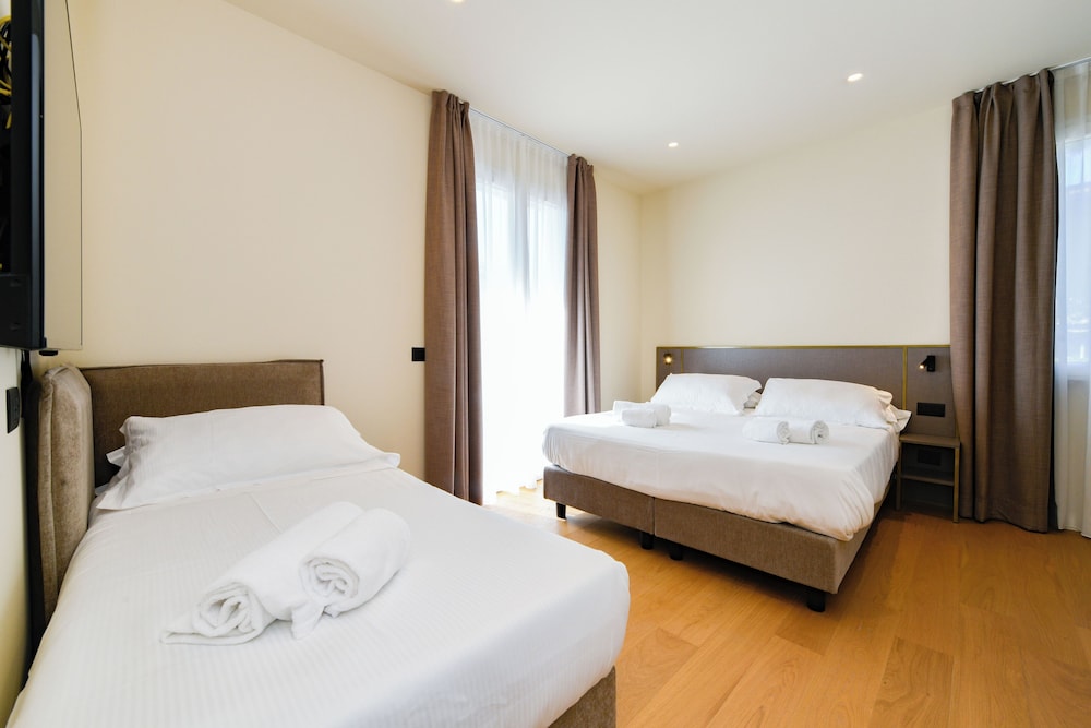 Standard Apartment, Multiple Beds, Kitchenette, Annex Building (Converts to 2 Twin Beds) - Photo 4