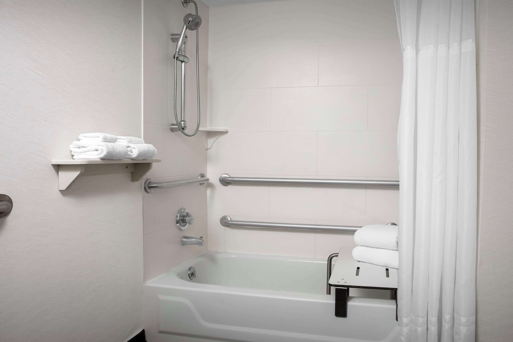 Room, Accessible - Photo 6