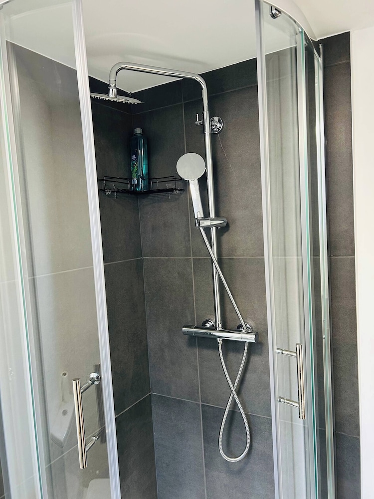 Charming 1-bedroom Apartment in Central Northampton, Foto 10
