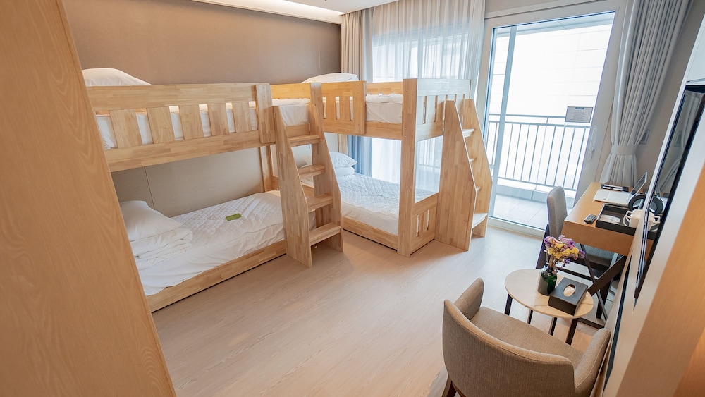 Superior Bunker Twin Room, No Ocean view