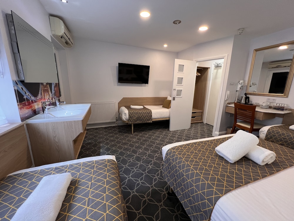 Basic Five Room, Shared Bathroom photo 3