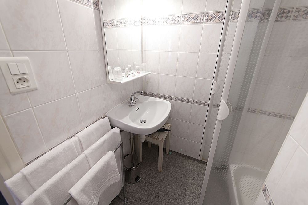 Twin Room - Photo 2