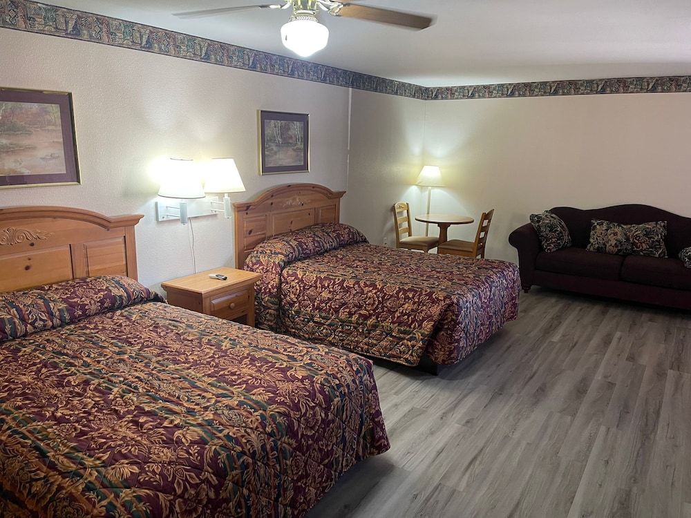 Room, 2 Queen Beds, Non Smoking, Kitchen photo 3