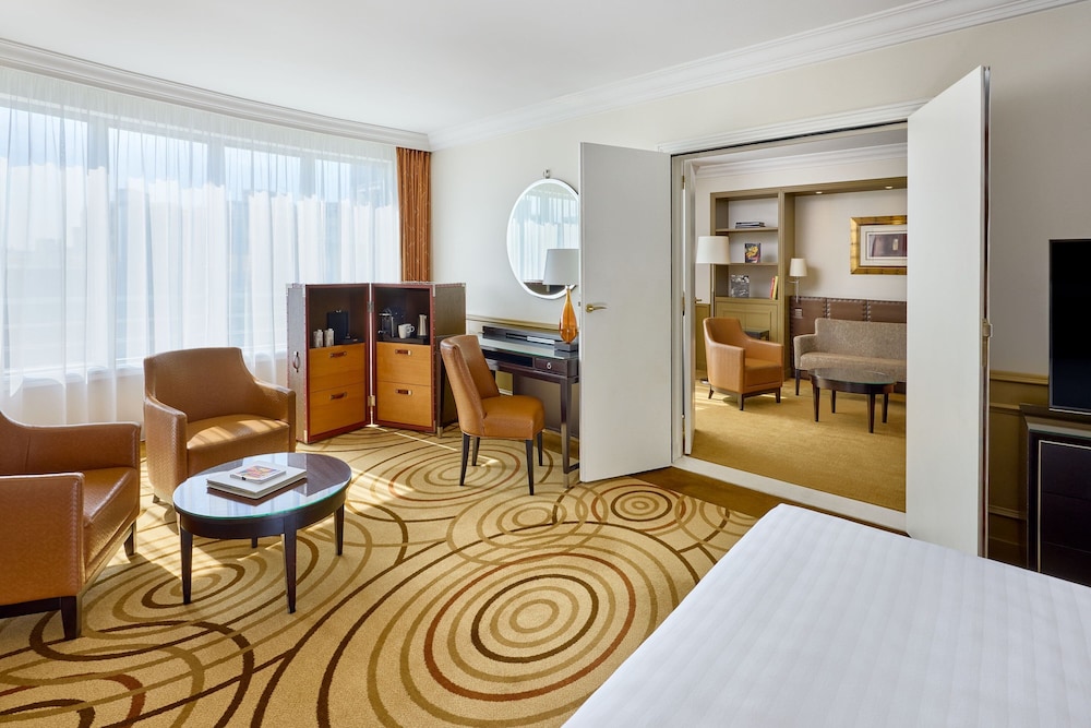 Suite, 1 King Bed, Non Smoking