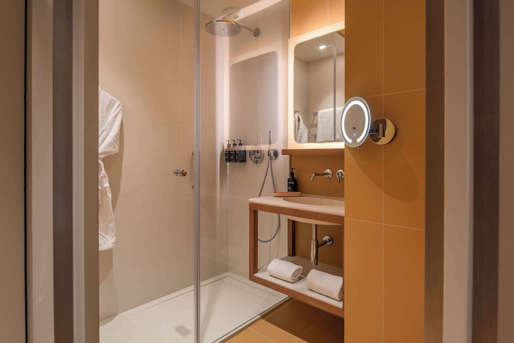 Premium Room, 1 Queen Bed - Photo 6