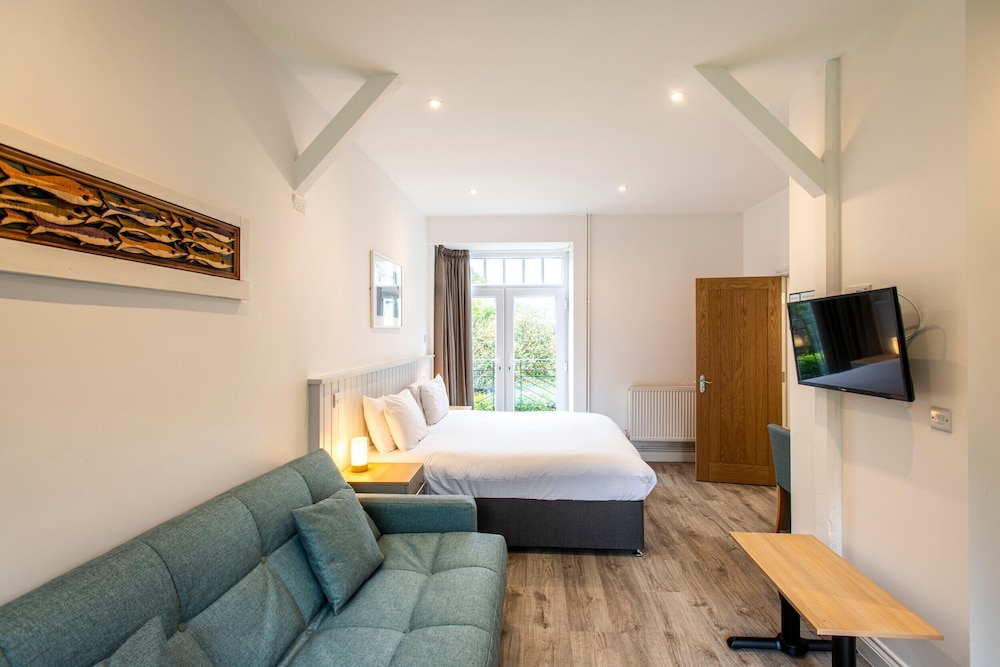 Club Room, Multiple Beds, Ensuite, Courtyard View photo 2