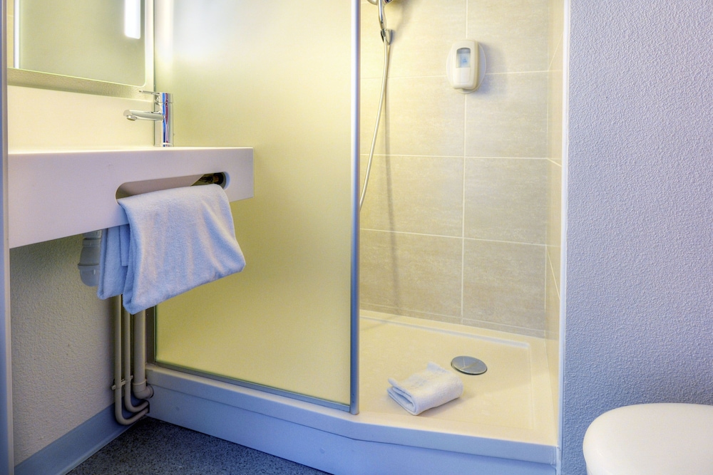 Double Room, Non Smoking thumbnail 5